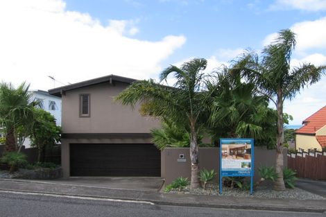 Photo of property in 1/1 Midway Avenue, Castor Bay, Auckland, 0620