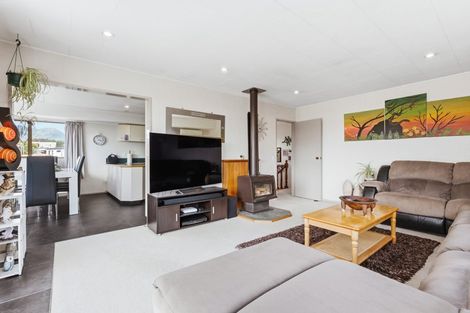 Photo of property in 2 Kempton Place, Richmond Heights, Taupo, 3330