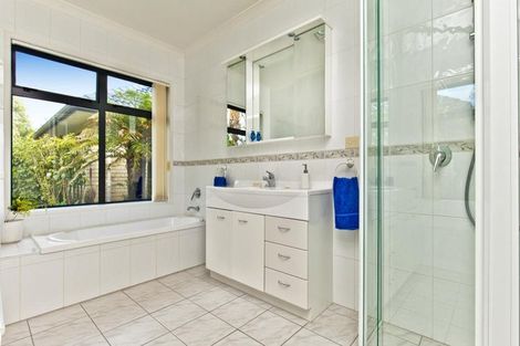 Photo of property in 52 Rame Road, Greenhithe, Auckland, 0632