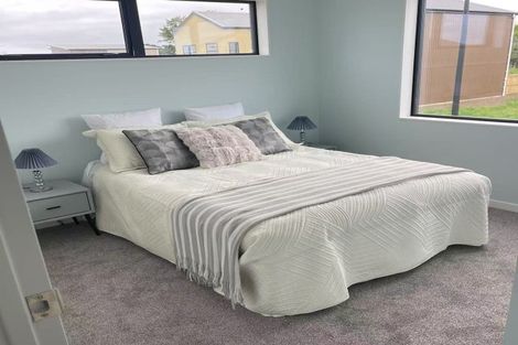 Photo of property in 8 Taipahitini Road, Rosehill, 2113