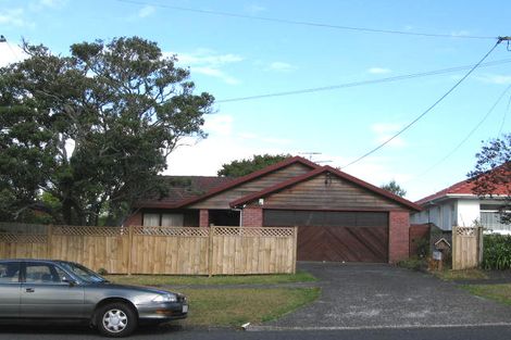 Photo of property in 1/12 Golf Road, New Lynn, Auckland, 0600