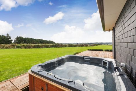 Photo of property in 52 Centre Road, Aokautere, Palmerston North, 4471