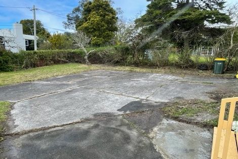 Photo of property in 22 Cliff View Drive, Green Bay, Auckland, 0604