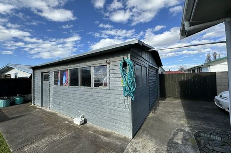 Photo of property in 3 Latham Stubbs Crescent, Waipawa, 4210