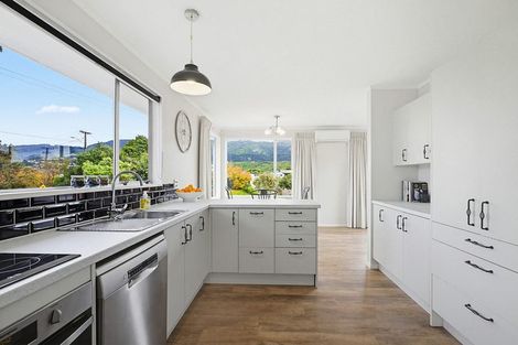 Photo of property in 30a Coates Street, Tawa, Wellington, 5028