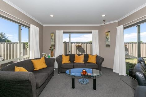 Photo of property in 18 Forbury Way, Taradale, Napier, 4112