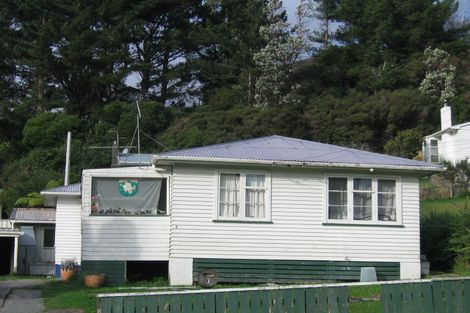 Photo of property in 4 Thomson Grove, Stokes Valley, Lower Hutt, 5019