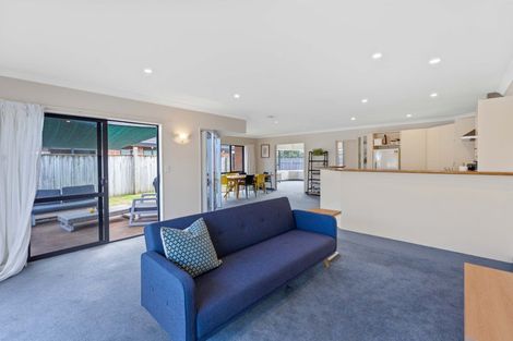 Photo of property in 96 Guildford Drive, Paraparaumu Beach, Paraparaumu, 5032