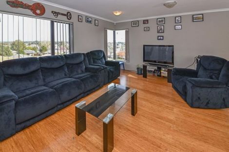 Photo of property in 158 Keri Vista Rise, Papakura, 2110