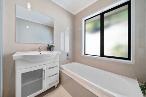 Photo of property in 4 Frederick Place, Whalers Gate, New Plymouth, 4310