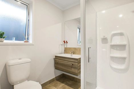 Photo of property in 8 Tahuna Minhinnick Drive, Glenbrook, 2681