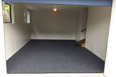Photo of property in 7 Vardon Road, Green Bay, Auckland, 0604