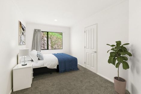 Photo of property in 5a Bishops Glen, Tawa, Wellington, 5028