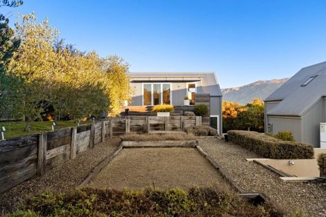 Photo of property in 24 Briar Bank Drive, Wanaka, 9305