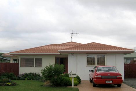 Photo of property in 2 Golf Road, Paraparaumu Beach, Paraparaumu, 5032
