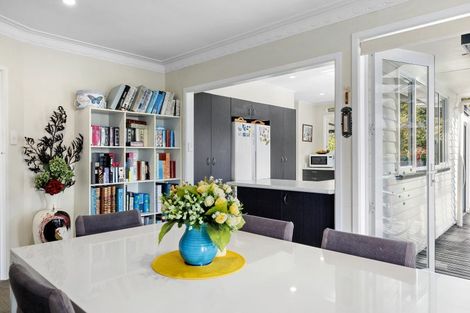 Photo of property in 11 Earle Place, Acacia Bay, Taupo, 3330