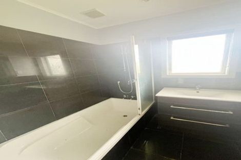 Photo of property in 9 Reiman Street, New Lynn, Auckland, 0600