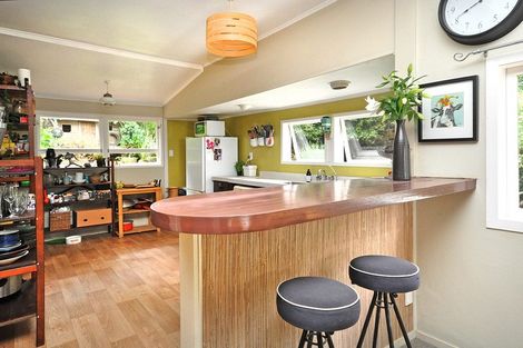 Photo of property in 42 Kauri Road, Laingholm, Auckland, 0604