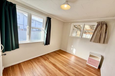 Photo of property in 5 Johnston Grove, Taita, Lower Hutt, 5011