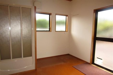 Photo of property in 2/50 Masterton Road, Rothesay Bay, Auckland, 0630