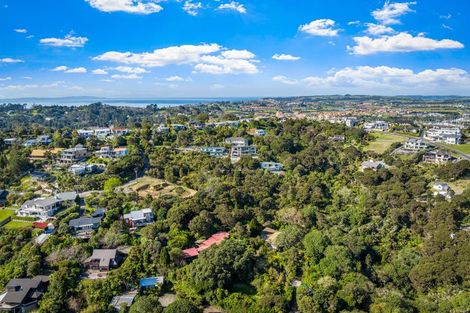 Photo of property in 79 Roberts Road, Matakatia, Whangaparaoa, 0930