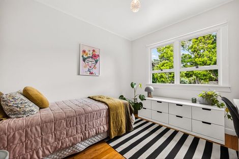Photo of property in 6 Walker Road, Henderson Valley, Auckland, 0612