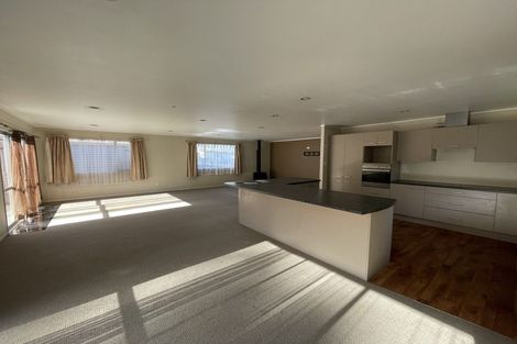 Photo of property in 28 Glenfinn Place, Massey, Auckland, 0614