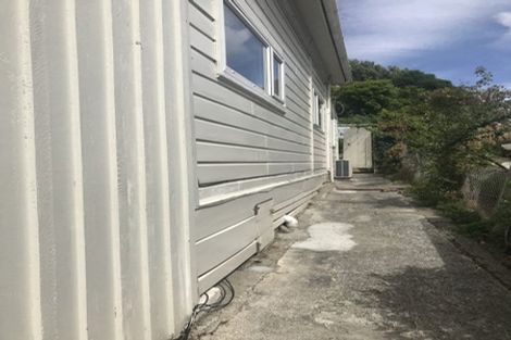 Photo of property in 37 Ara Paiwhenua, Tawa, Wellington, 5028