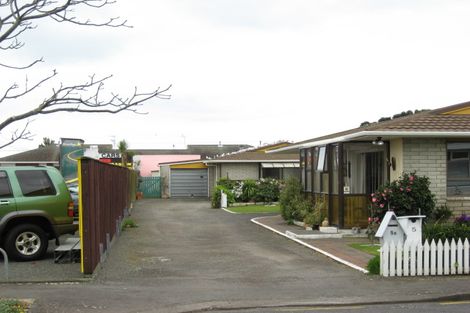 Photo of property in 5a Clemow Road, Fitzroy, New Plymouth, 4312