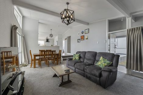 Photo of property in 5 Ngaio Place, Hawera, 4610