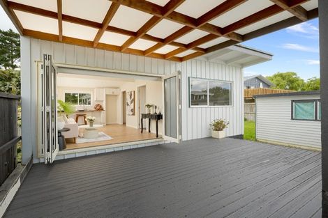 Photo of property in 3/176 Henderson Valley Road, Henderson, Auckland, 0612