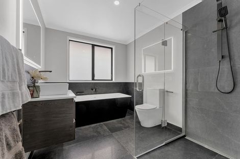 Photo of property in 2 Paapaka Way, Waiuku, 2123