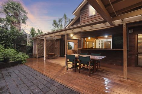 Photo of property in 9 Longfellow Parade, Glen Eden, Auckland, 0604