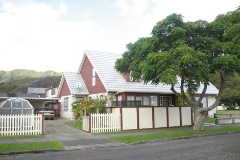 Photo of property in 1 Mcenroe Grove, Naenae, Lower Hutt, 5011