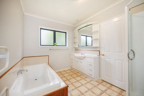 Photo of property in 46 Turitea Road, Fitzherbert, Palmerston North, 4472