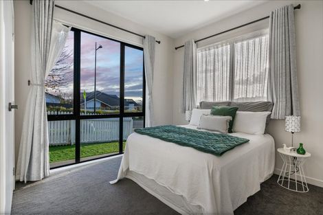 Photo of property in 1 Barrique Road, Kumeu, 0810