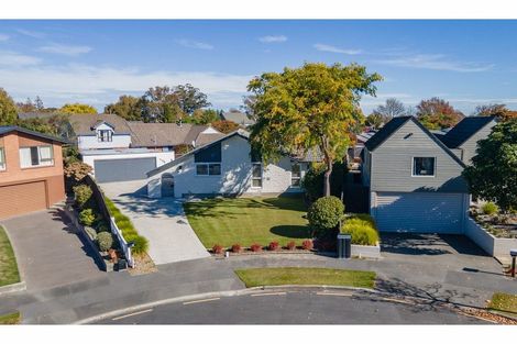 Photo of property in 19 Lombard Place, Avonhead, Christchurch, 8042