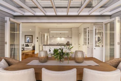 Photo of property in 2 Brassey Road, Birkenhead, Auckland, 0626