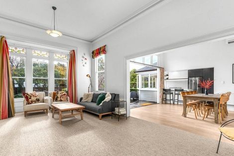 Photo of property in 8 Aikmans Road, Merivale, Christchurch, 8014