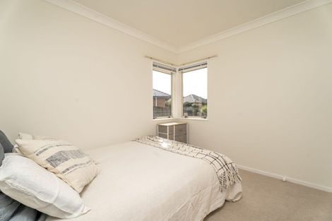 Photo of property in 17 Crown Hill, Paraparaumu, 5032