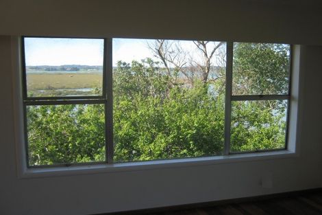 Photo of property in 2/46 Gill Avenue, Te Atatu Peninsula, Auckland, 0610