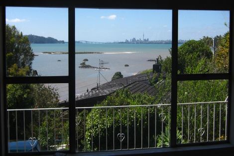 Photo of property in 2/46 Gill Avenue, Te Atatu Peninsula, Auckland, 0610