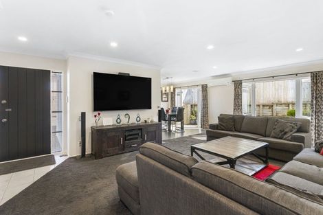 Photo of property in 2/12 Vireya Court, Goodwood Heights, Auckland, 2105