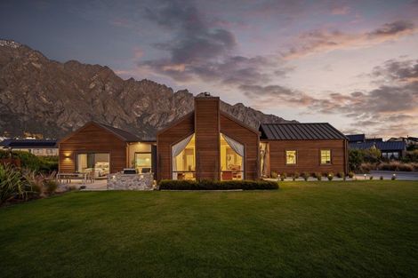 Photo of property in 60 Cunninghams Drive, Jacks Point, Queenstown, 9371