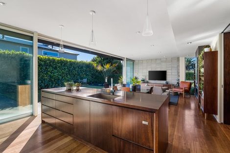 Photo of property in 20 Augusta Street, Redcliffs, Christchurch, 8081