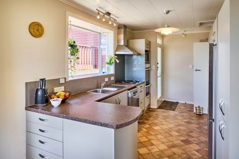 Photo of property in 22 Reese Jones Grove, Maungaraki, Lower Hutt, 5010