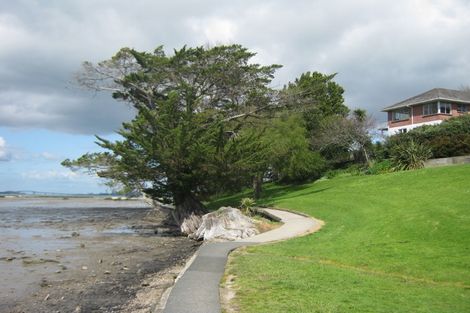 Photo of property in 2/46 Gill Avenue, Te Atatu Peninsula, Auckland, 0610