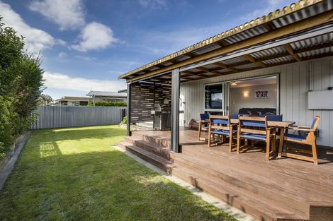Photo of property in 37 Tait Drive, Greenmeadows, Napier, 4112