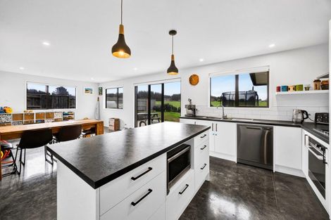 Photo of property in 1 Macbeth Street, Stratford, 4332