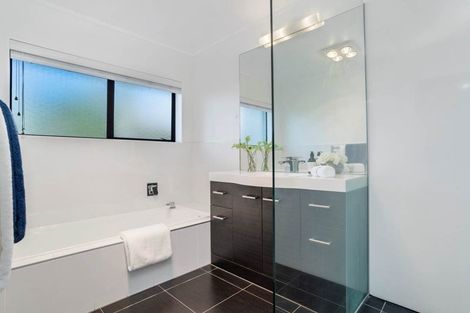 Photo of property in 37 Rochester Crescent, Somerville, Auckland, 2014